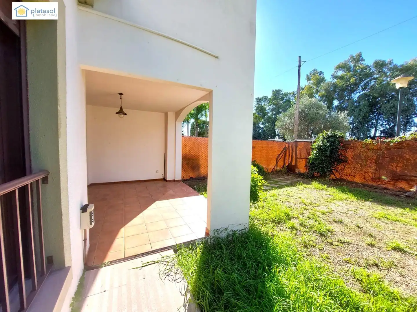 Jardí de Casa adosada en venda en Guillena amb Aire condicionat, Calefacció i Jardí privat