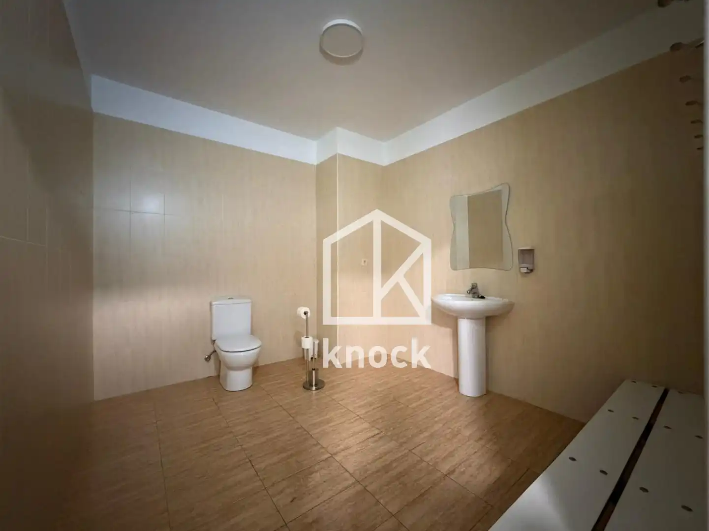 Baño de Piso en venta en Oviedo  con Calefacción, Jardín privado y Trastero