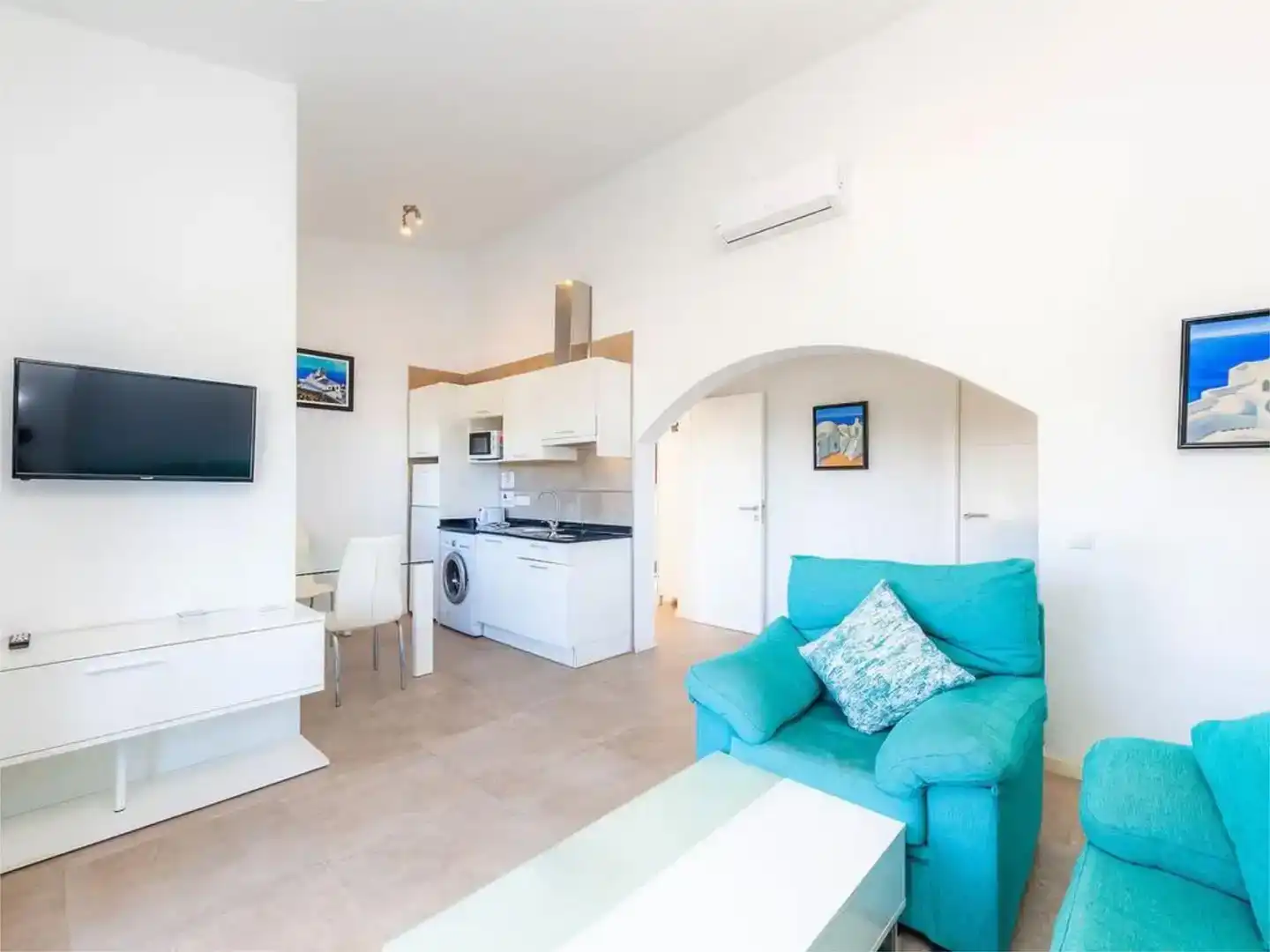Wohnzimmer von Country house zur Miete in Alcúdia mit Klimaanlage, Privatgarten und Parkett