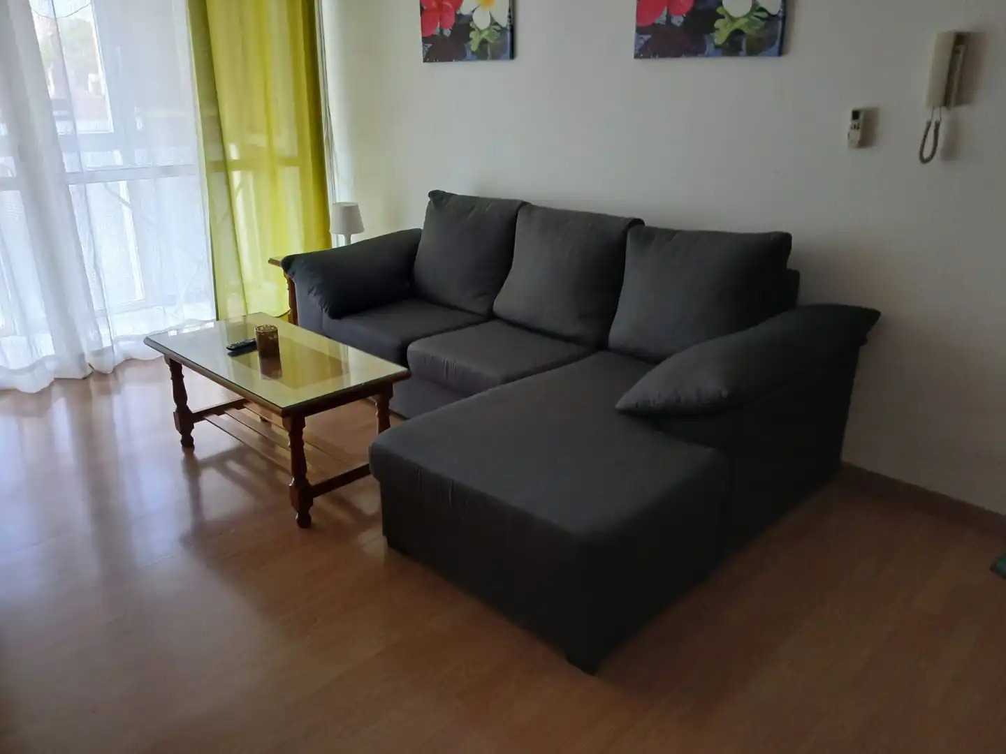 Living room of Flat for rent in Huelva  with Air Conditioner, Parquet flooring and Terrace