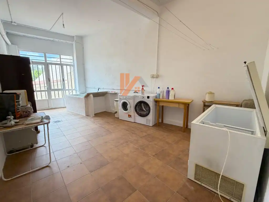 Cuina de Casa o xalet en venda en Santiago de Compostela  amb Jardí privat, Moblat i Forn