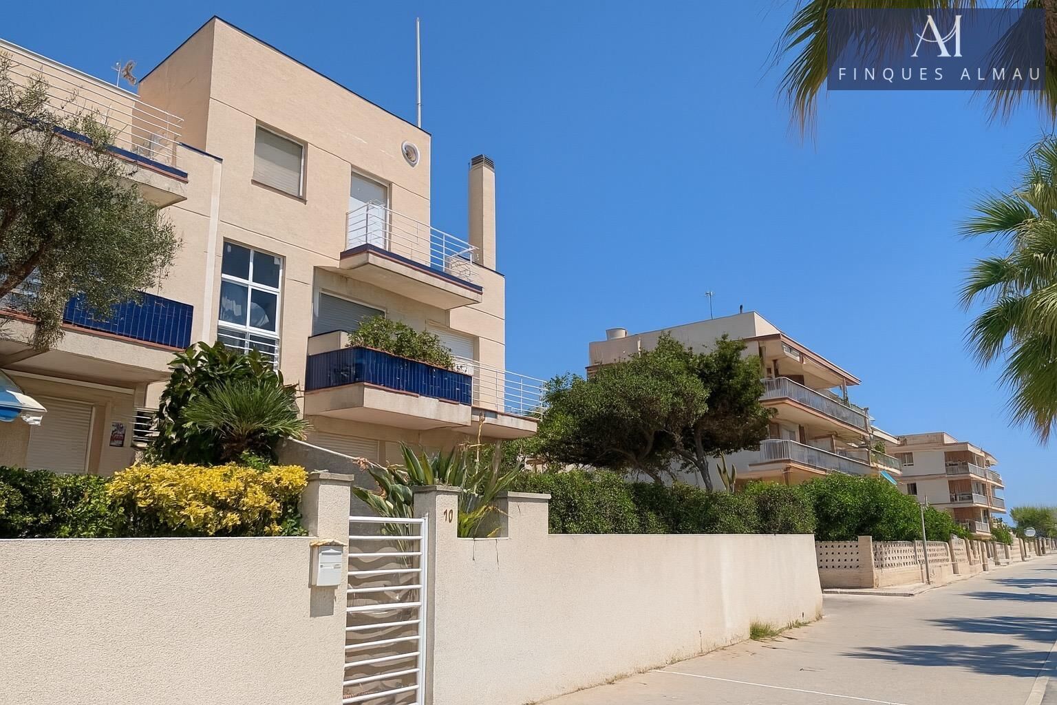 Single-family semi-detached for sale in Carrer Carrer de les Gavines, 1, Prat de Vilanova