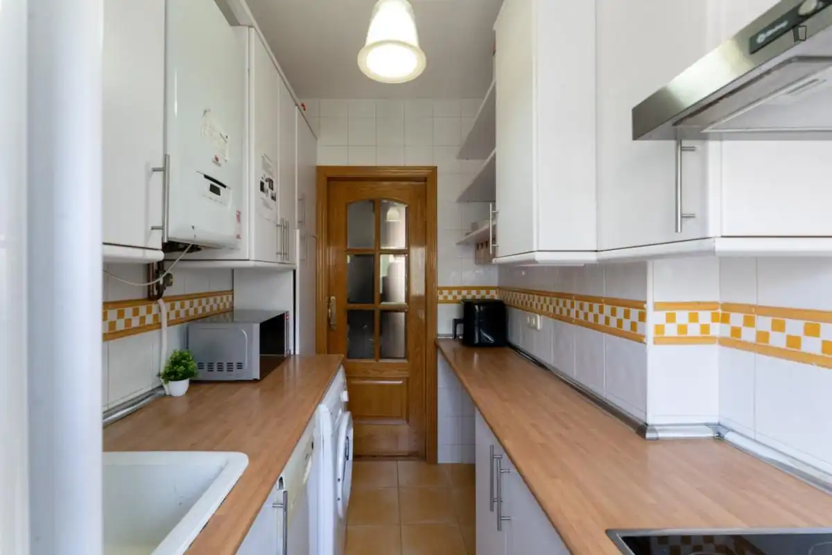 Cuina de Apartament per a compartir en Madrid amb Calefacció, Moblat i Forn
