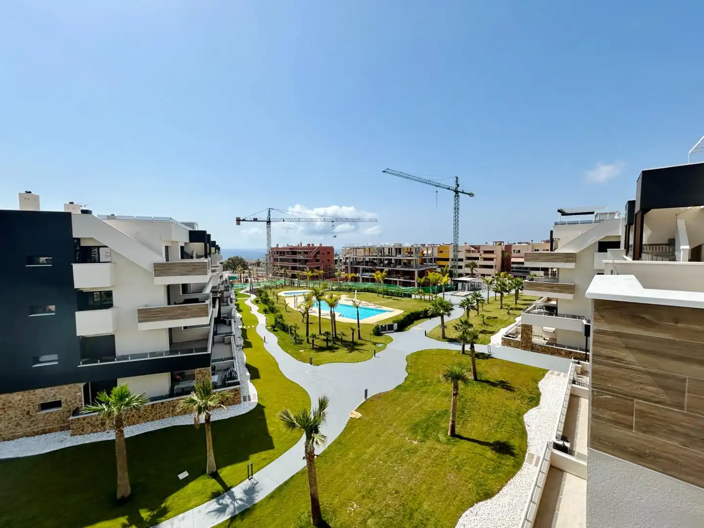 Vista exterior de Ático en venta en Orihuela con Aire acondicionado, Calefacción y Jardín privado