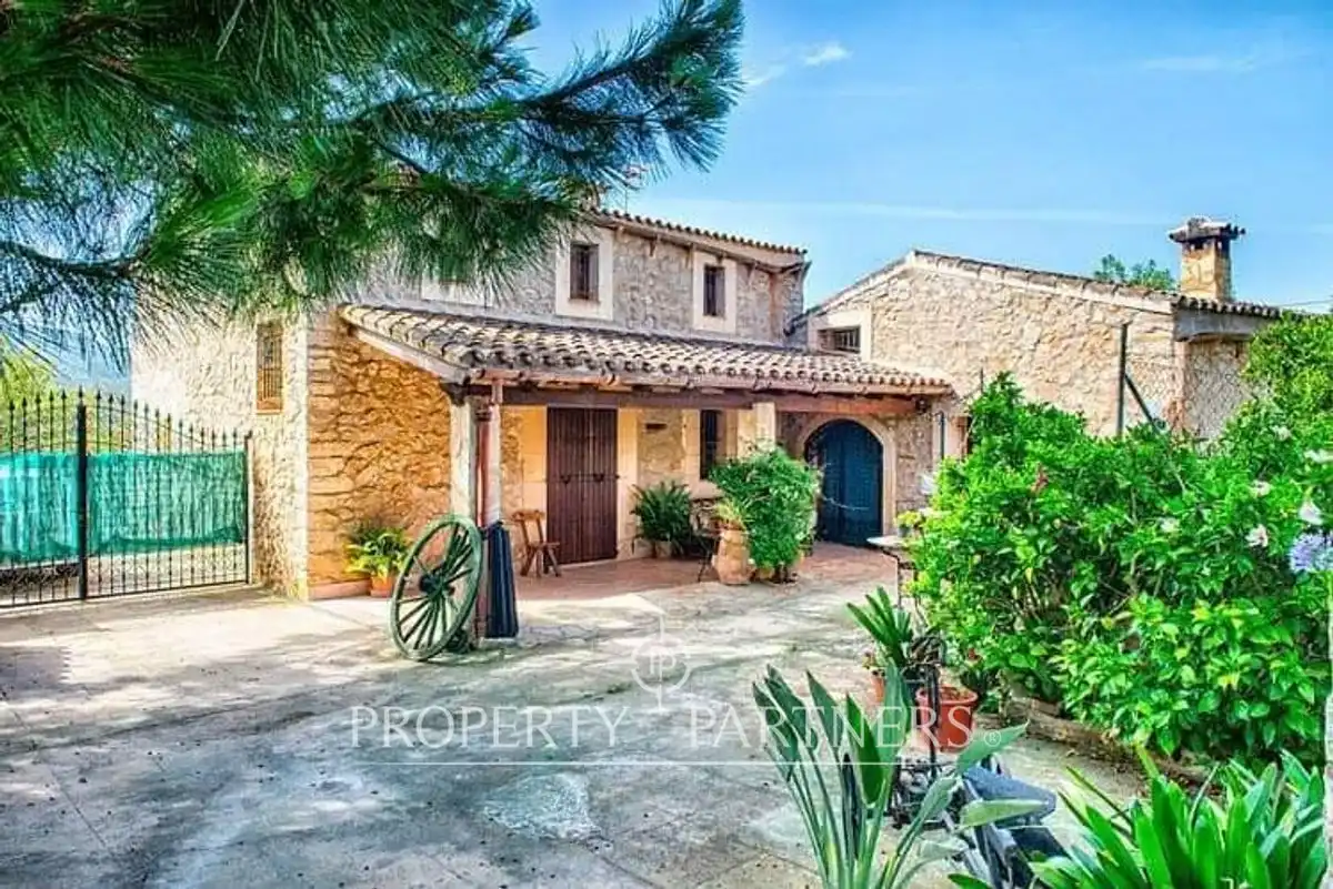 Vista exterior de Finca rústica en venda en Sant Llorenç des Cardassar amb Calefacció, Jardí privat i Terrassa