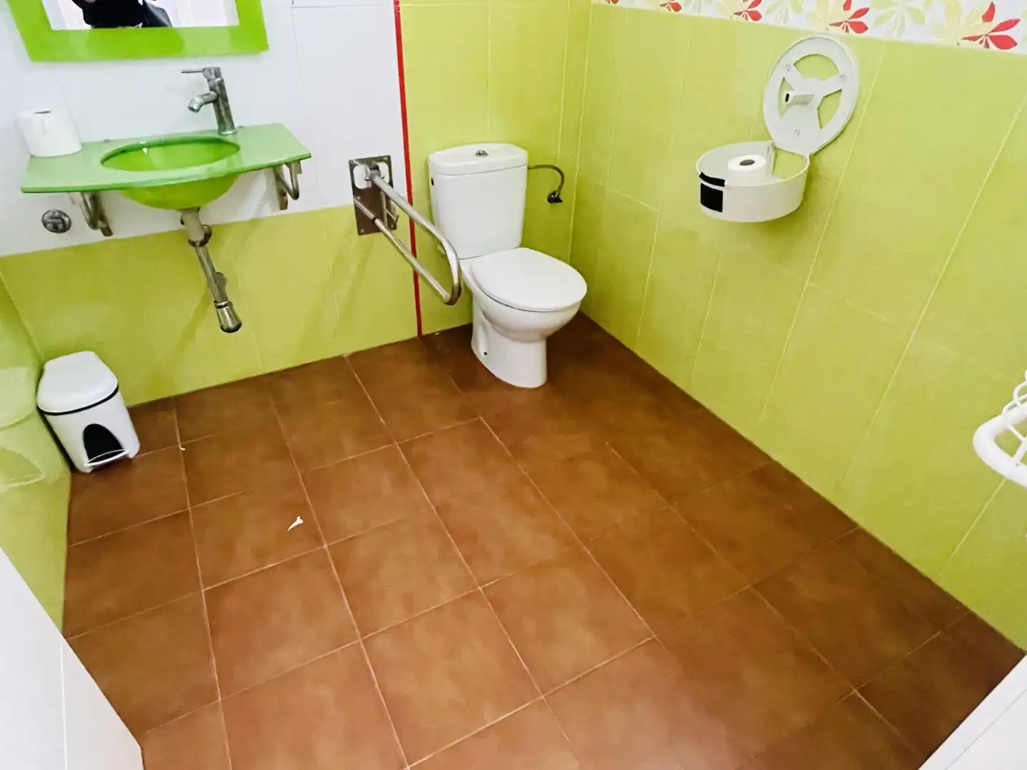 Badezimmer von Geschaftsraum zur Miete in Humilladero