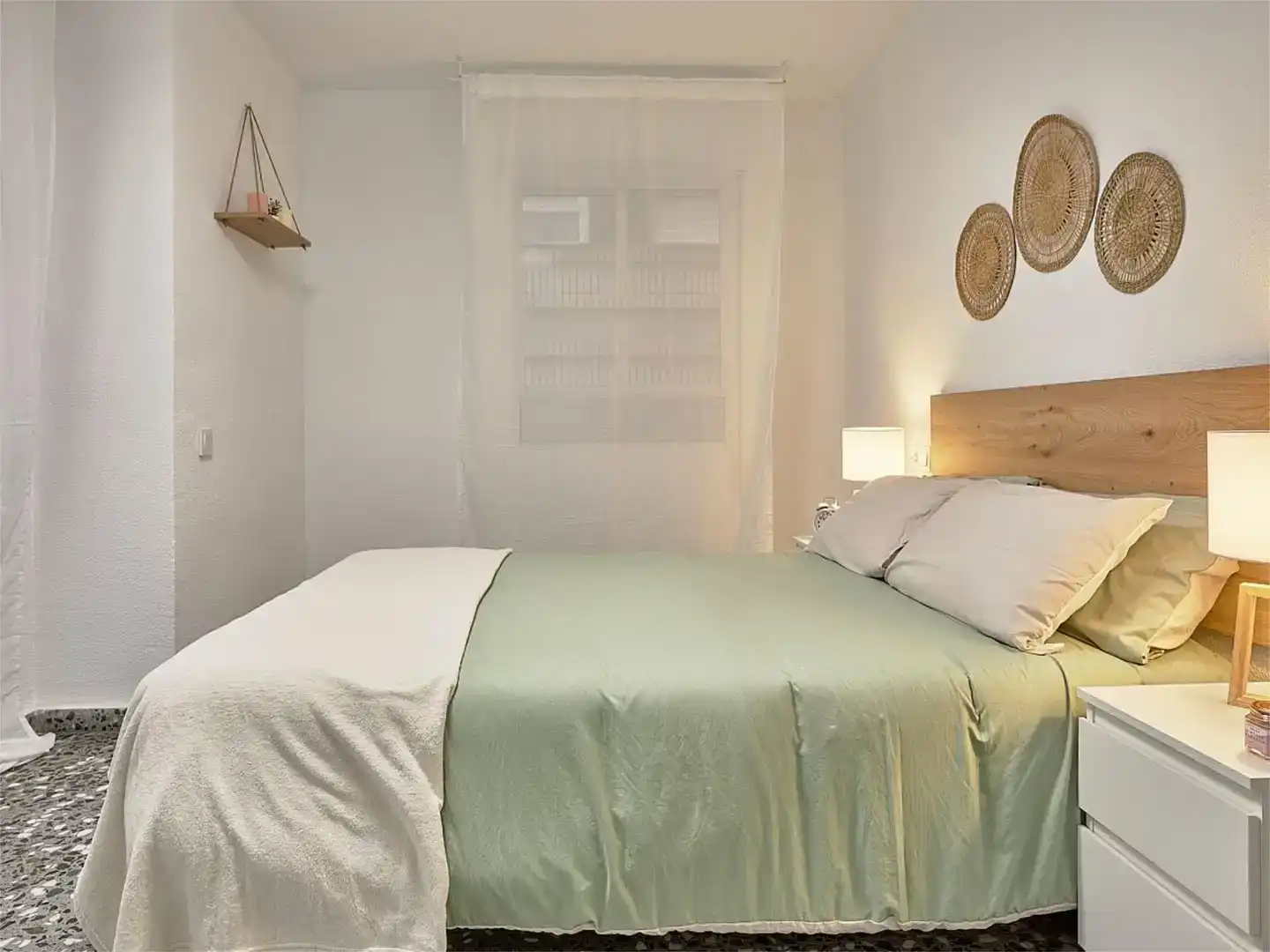 Bedroom of Flat for share in Casco Urbano