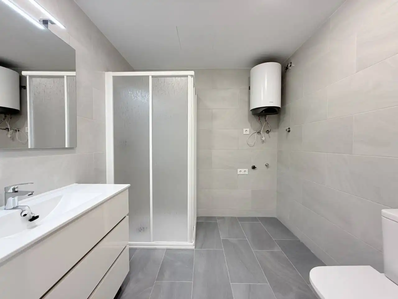 Bathroom of Flat for sale in Sant Sadurní d'Anoia  with Air Conditioner, Heating and Parquet flooring