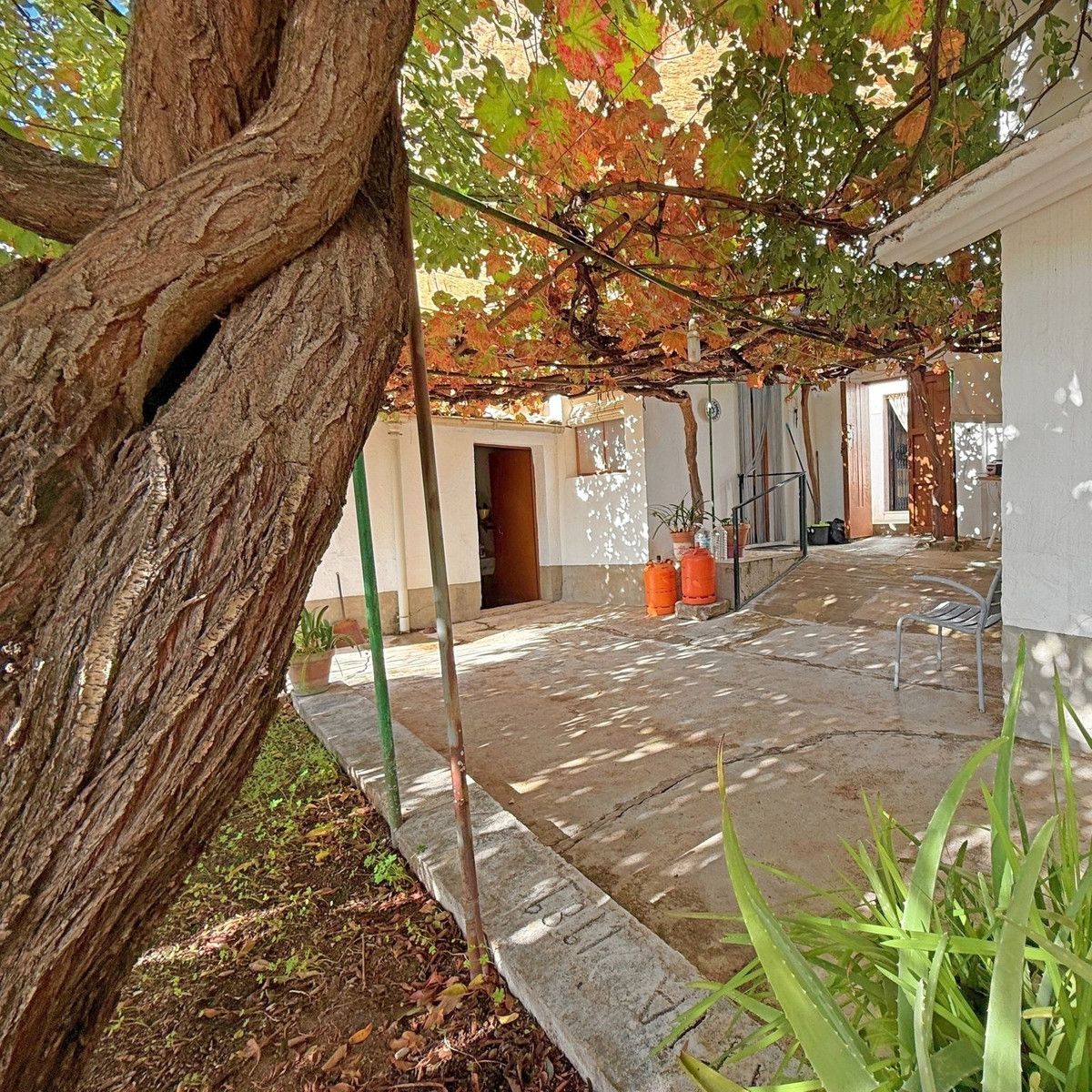 Casa adosada en venta en Iznájar con Jardín privado, Terraza y Trastero