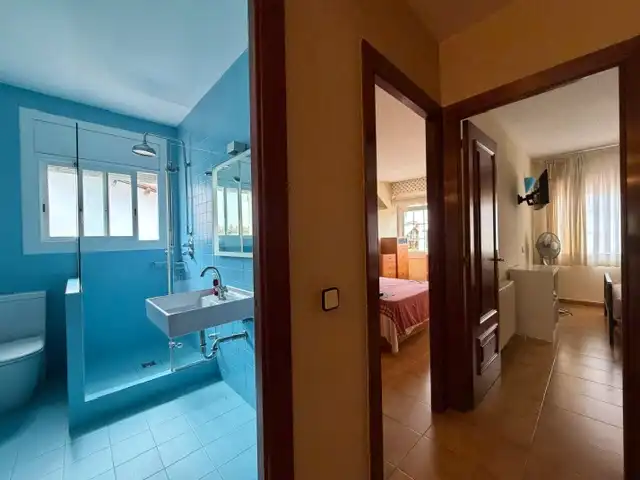 Badezimmer von Einfamilien-Reihenhaus zum Verkauf in Vilassar de Dalt mit Klimaanlage, Heizung und Privatgarten