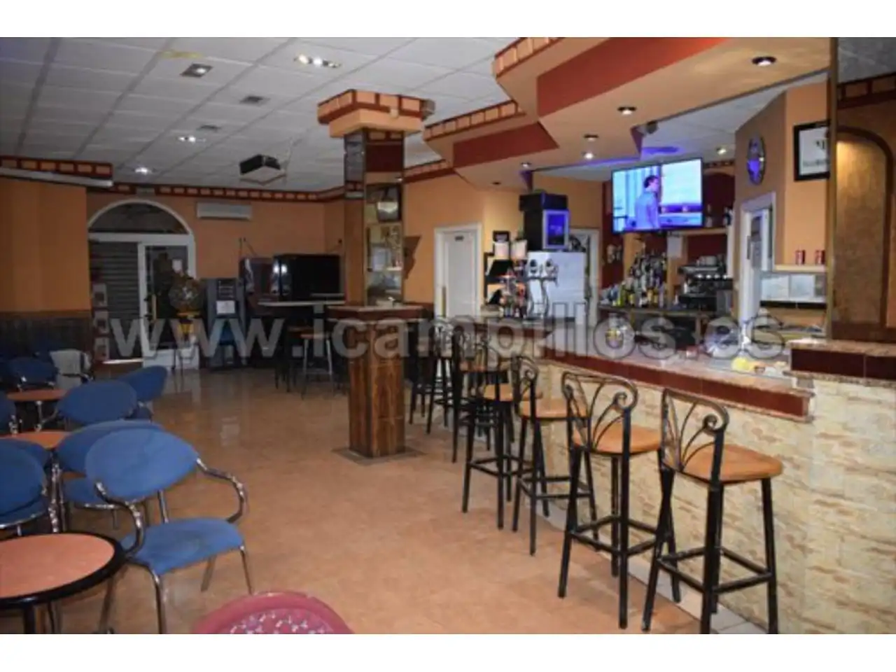 Local comercial en venda a Baena, imagen 4