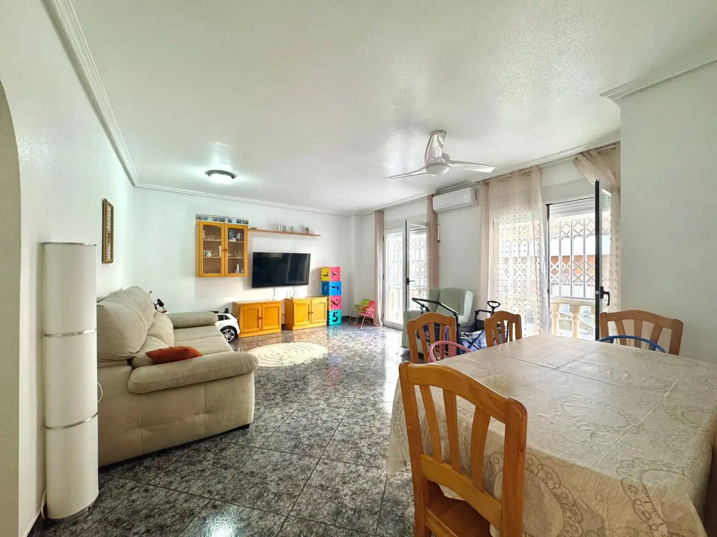 Sala de estar de Apartamento en venta en San Pedro del Pinatar con Aire acondicionado, Calefacción y Amueblado