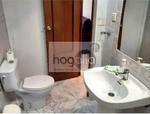 Baño de Piso de alquiler en Sevilla con Aire acondicionado y Amueblado