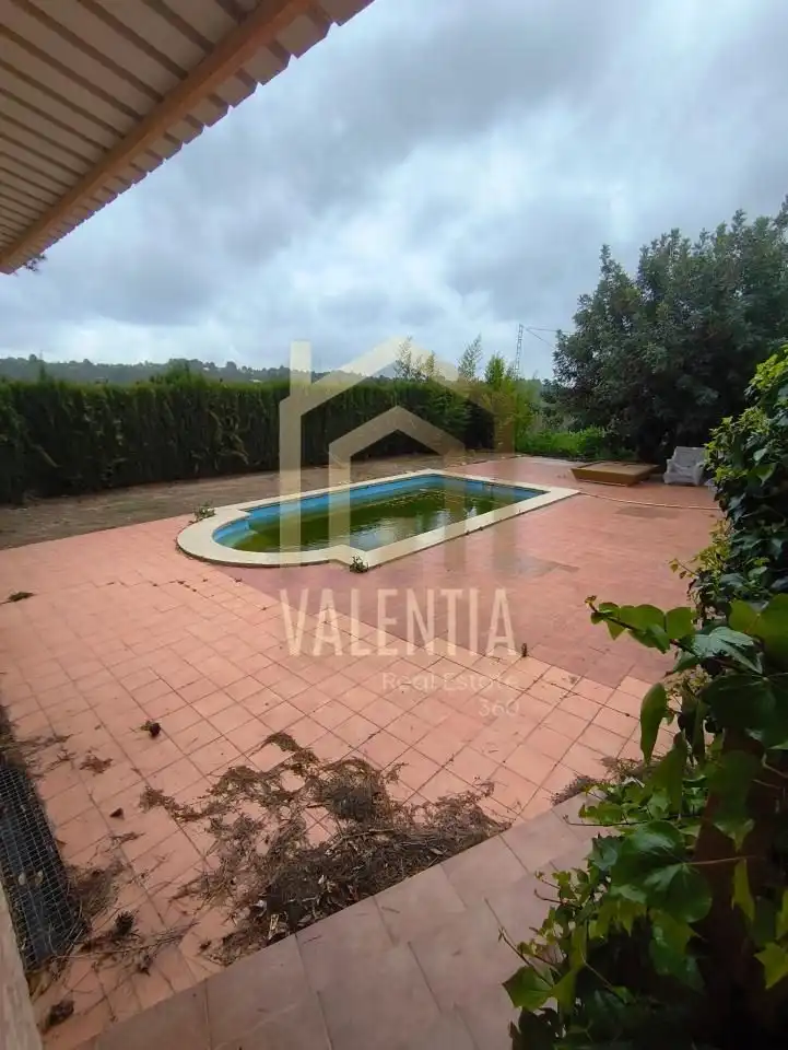 Swimming pool of Houses for sale in Buñol  with Air Conditioner, Furnished and Alarm