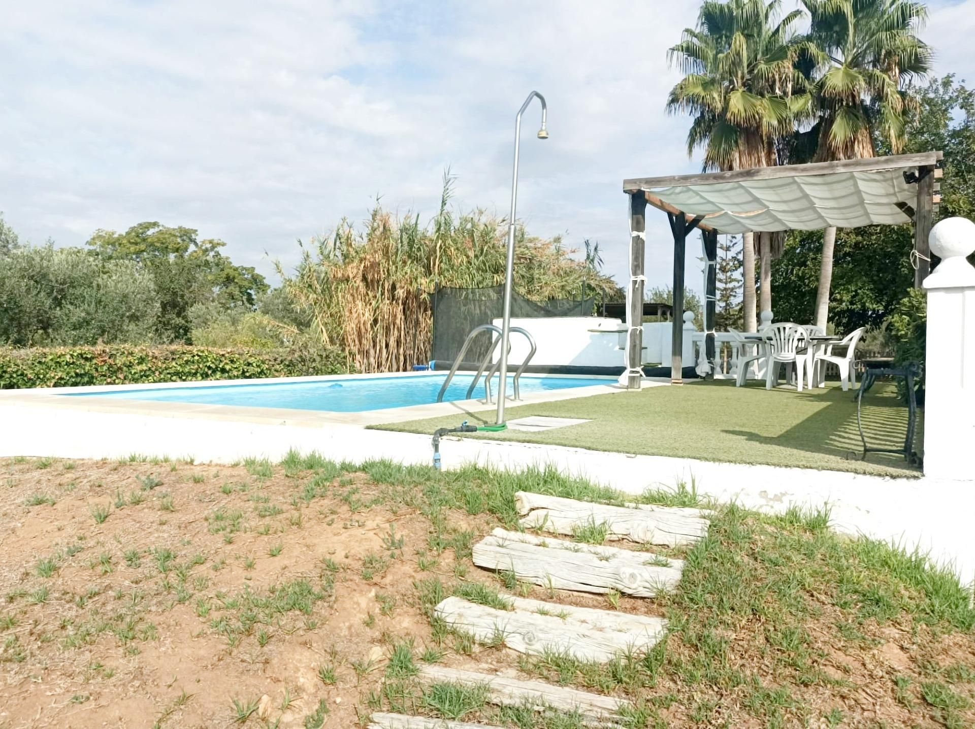 Piscina de Casa o xalet en venda en Utrera amb Aire condicionat, Jardí privat i Parquet