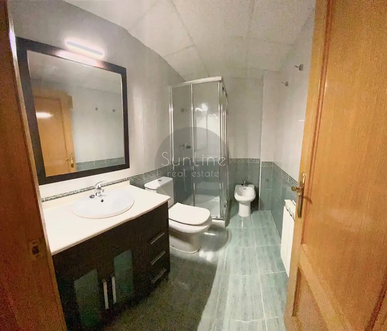 Bathroom of Flat for rent in Valencia  with Air Conditioner, Terrace and Storage room