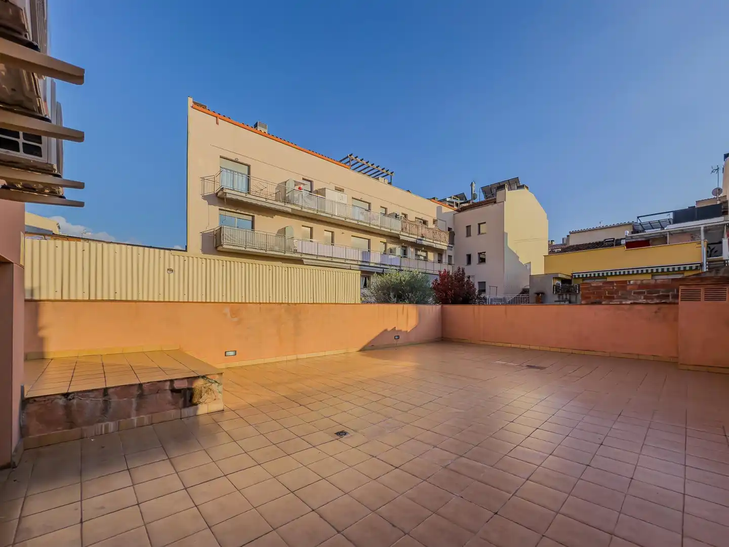 Vista exterior de Planta baixa en venda en Terrassa amb Aire condicionat, Calefacció i Terrassa