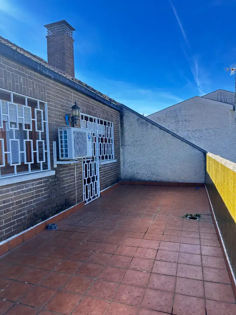 Vista exterior de Casa o chalet en venta en Las Rozas de Madrid con Aire acondicionado, Calefacción y Jardín privado