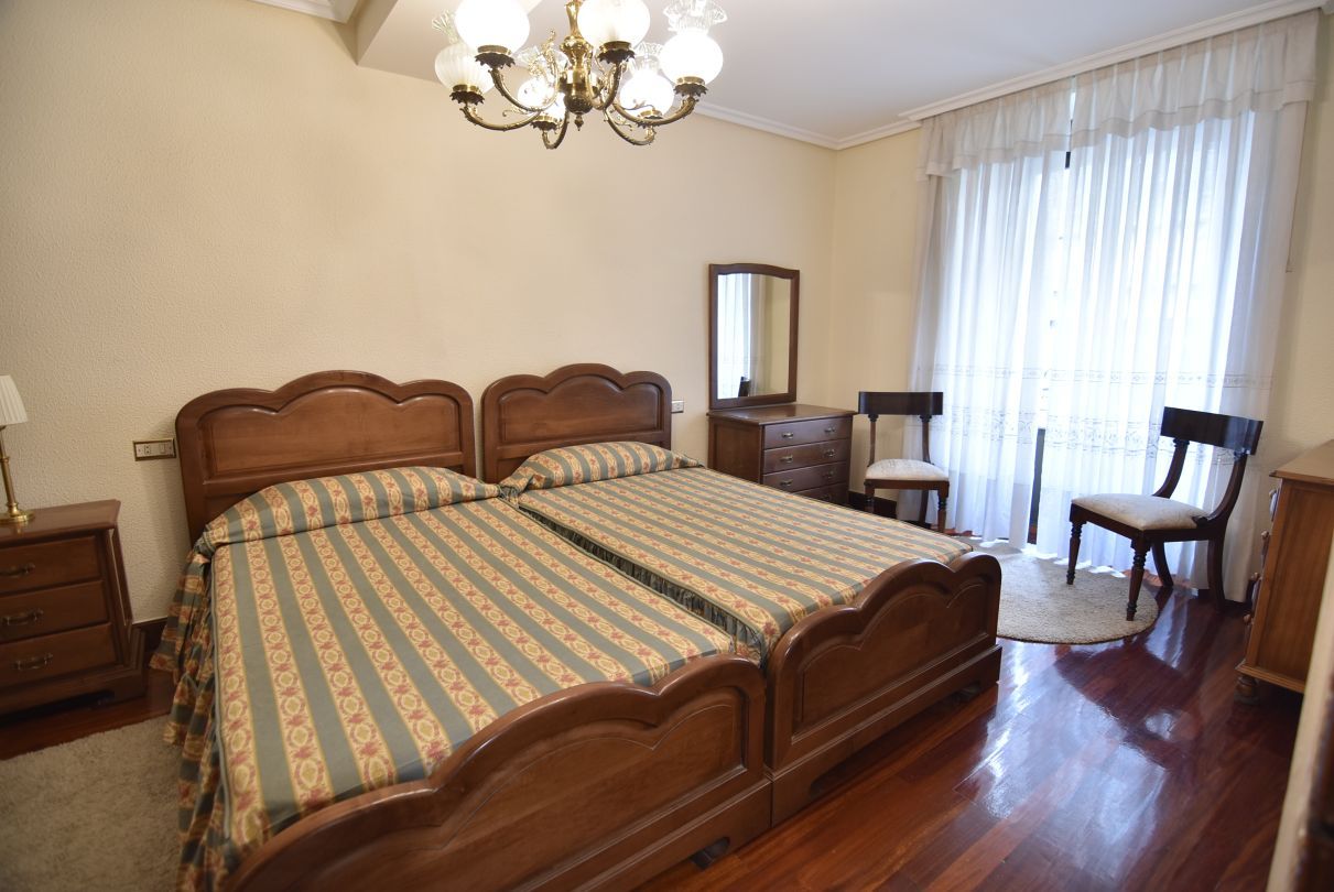 Dormitori de Pis en venda en Eibar amb Moblat i Balcó