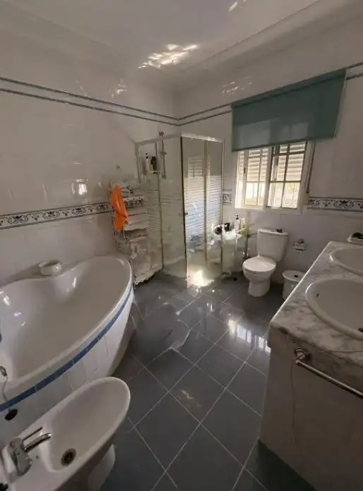 Bany de Finca rústica en venda en Chiclana de la Frontera amb Aire condicionat, Jardí privat i Terrassa