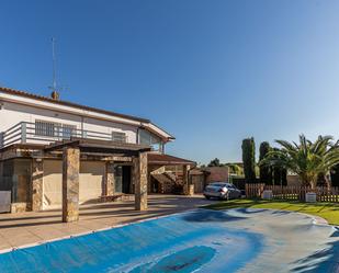 Piscina de Casa o xalet en venda en Mejorada del Campo amb Aire condicionat, Terrassa i Traster