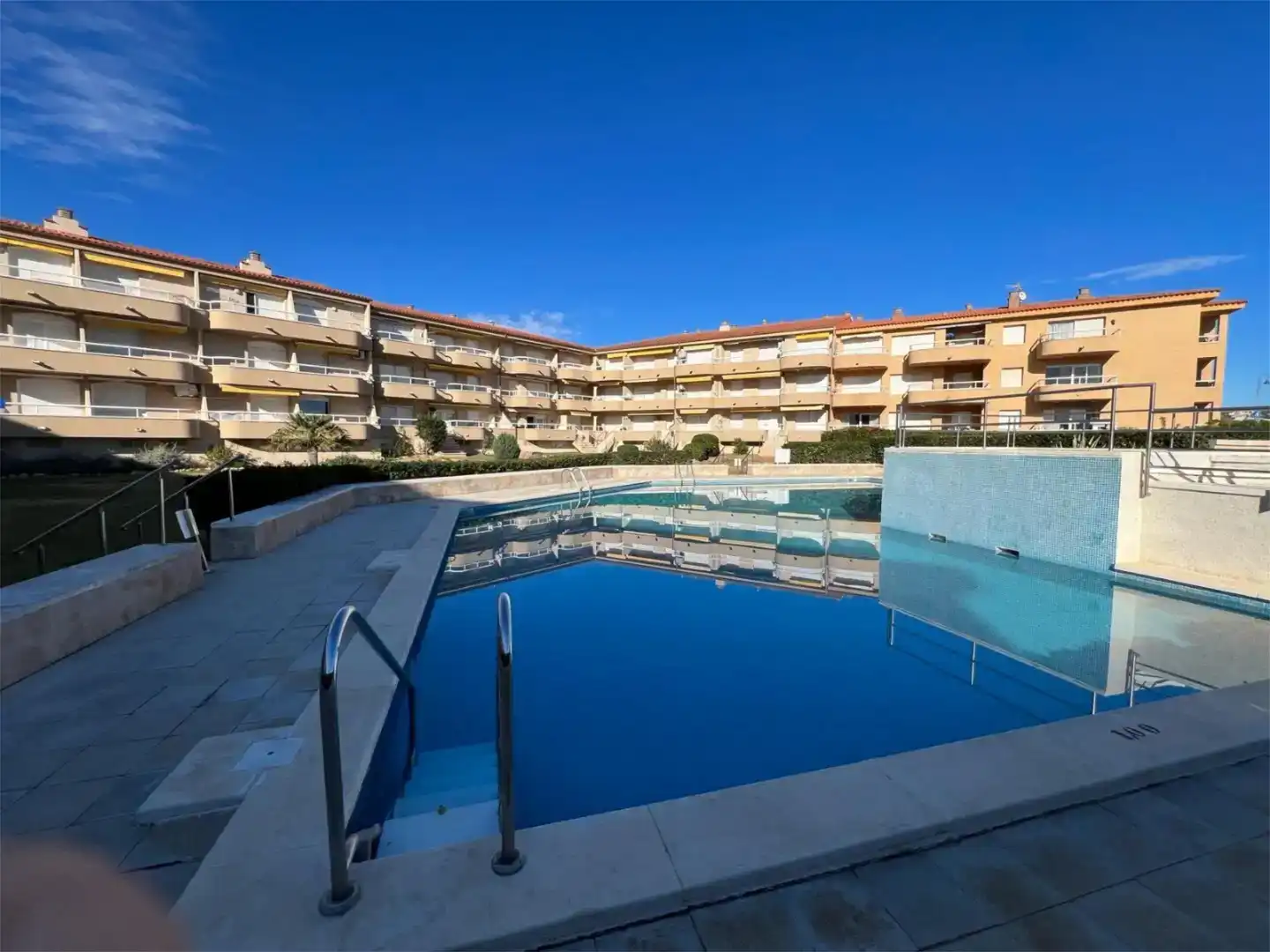 Piscina de Apartament en venda en L'Estartit amb Aire condicionat i Balcó