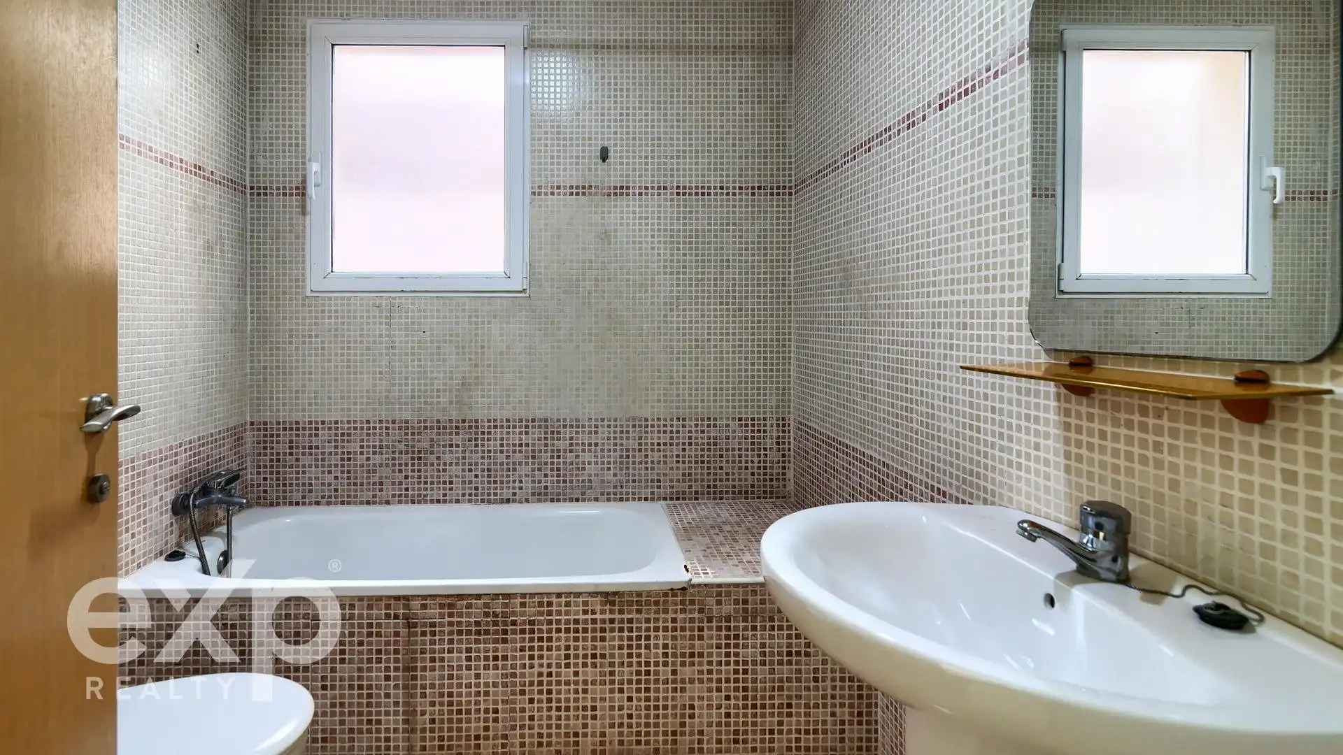 Bathroom of Flat for sale in Alginet  with Air Conditioner, Terrace and Storage room