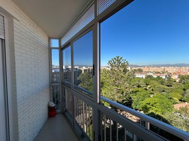 Flat with balcony to rent in Carrer Periodista Azzati