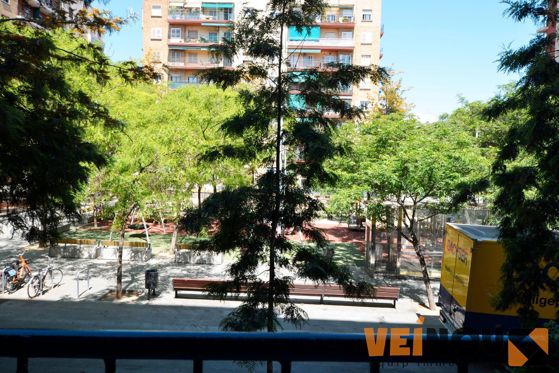 Vista exterior de Pis en venda en  Barcelona Capital amb Balcó