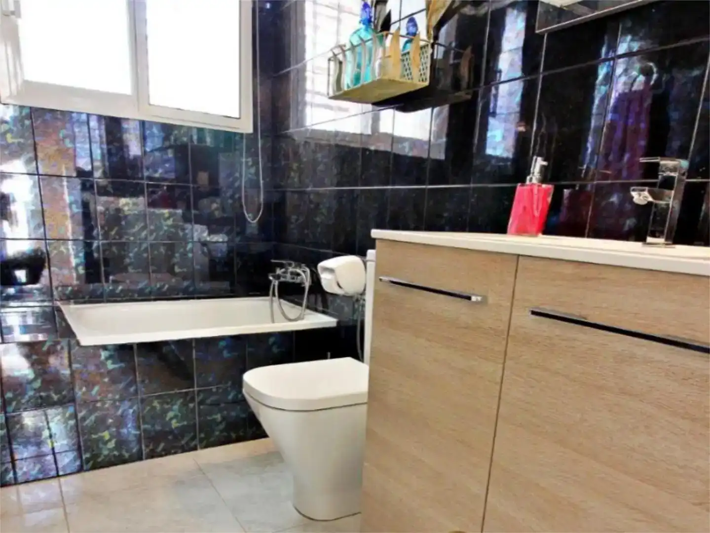 Bany de Casa o xalet en venda en Benicasim / Benicàssim amb Aire condicionat, Piscina i Balcó
