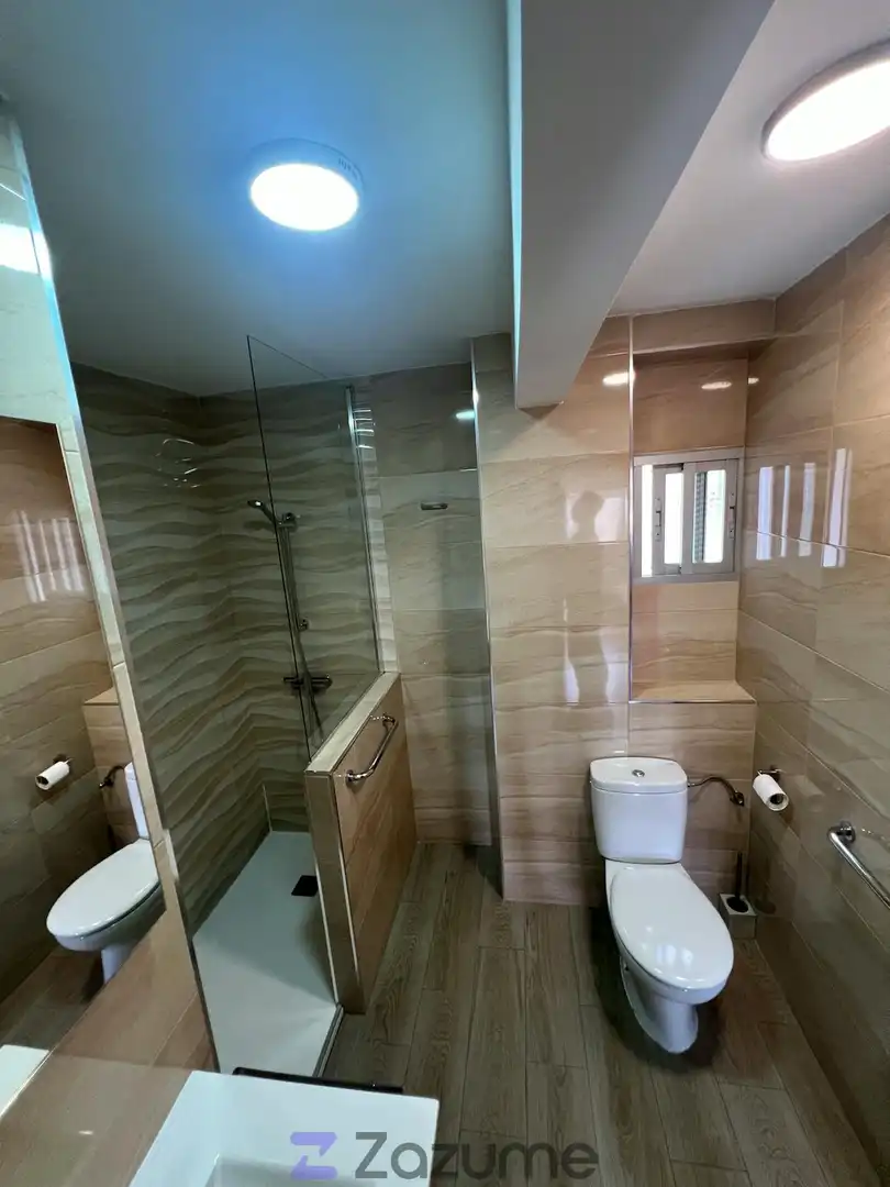 Baño de Piso de alquiler en Alcalá de Henares con Aire acondicionado, Calefacción y Trastero