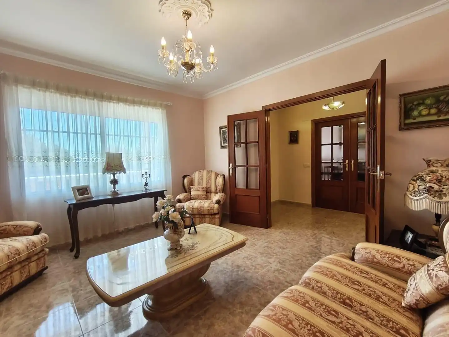 Sala d'estar de Casa o xalet en venda en La Nucia amb Aire condicionat, Jardí privat i Terrassa