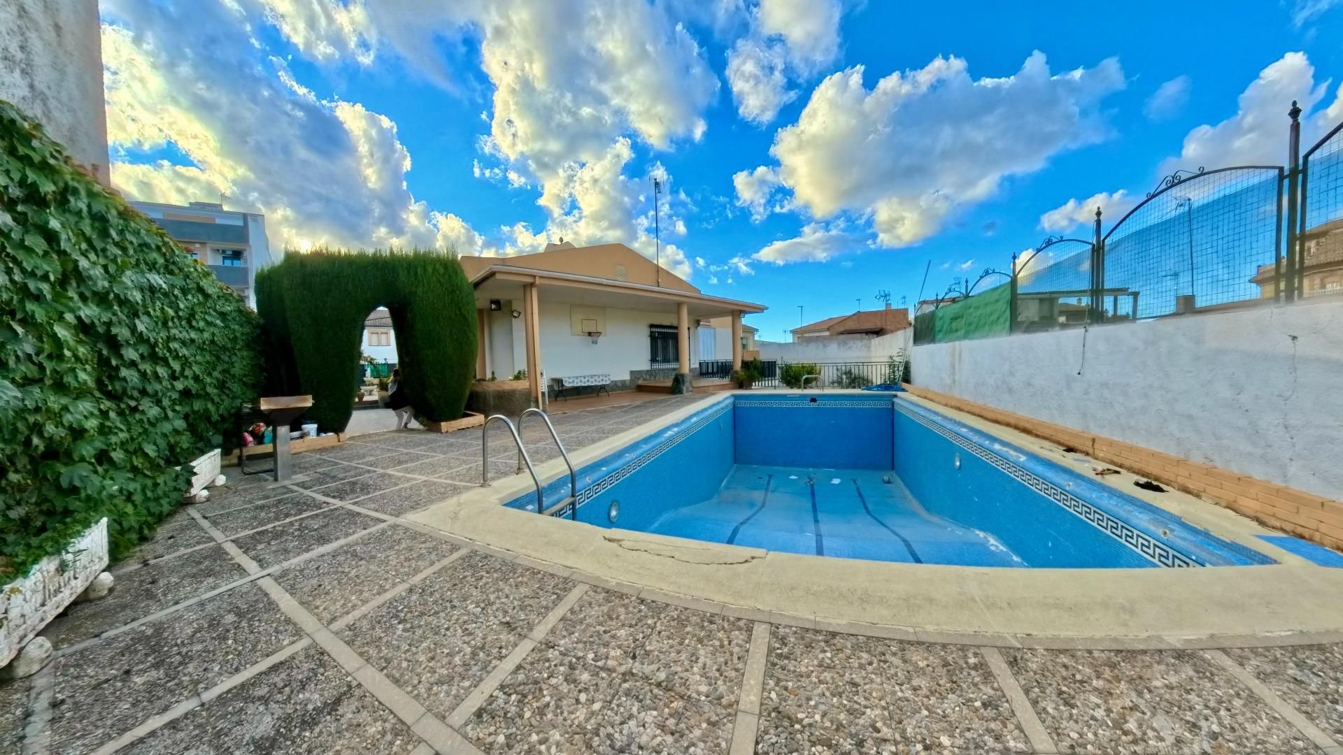 Single-family semi-detached for sale in  CALVARIO, La Zubia Ciudad