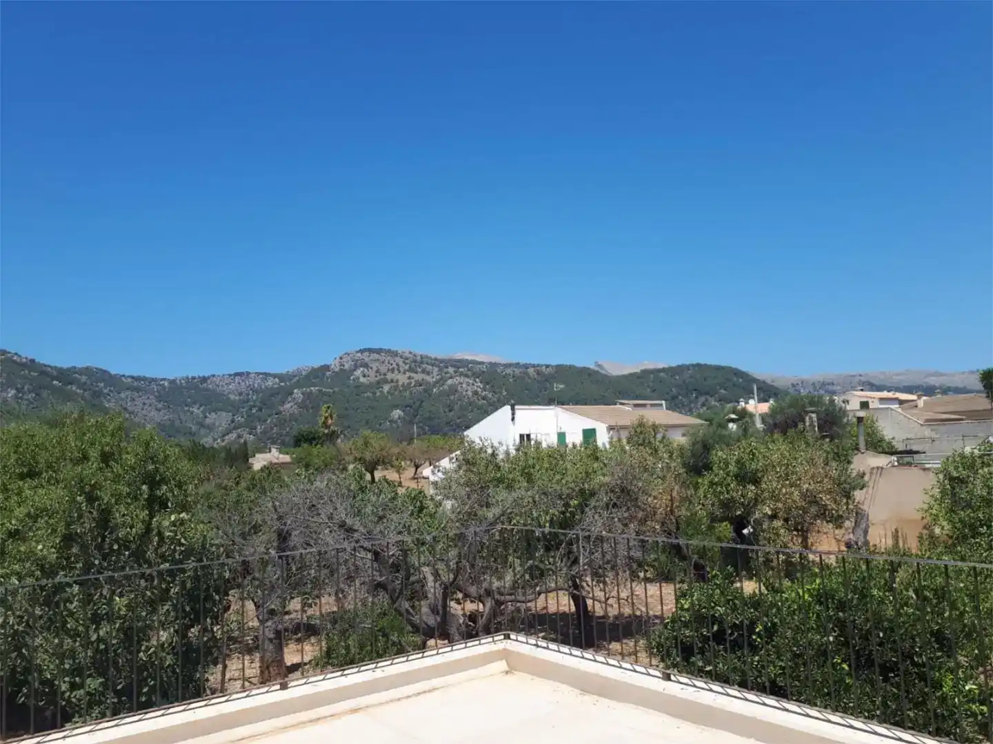 Vista exterior de Casa adosada en venda en Campanet amb Aire condicionat, Piscina i Balcó