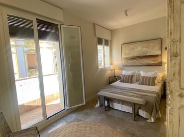 Penthouse with balcony to rent in Calle del Císter