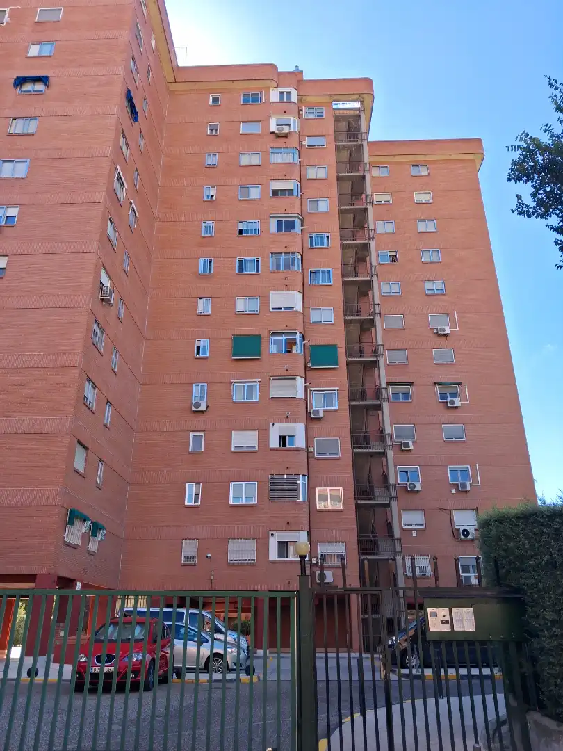 Außenansicht von Wohnung zum Verkauf in Madrid mit Terrasse