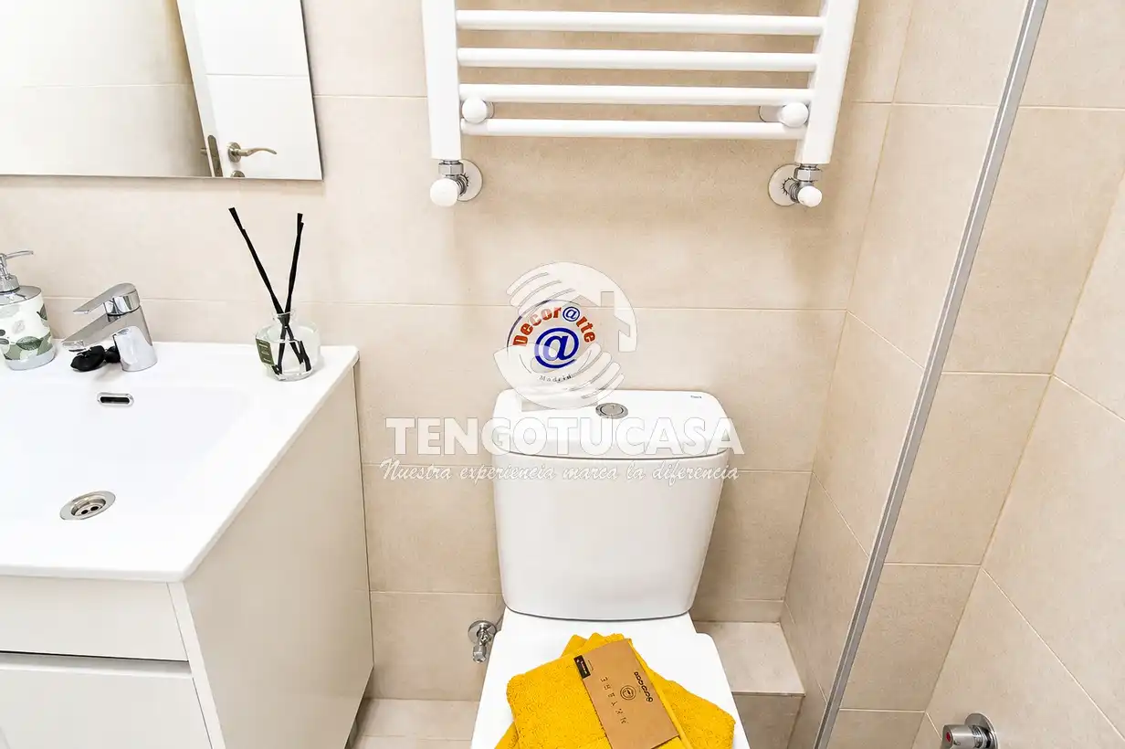 Badezimmer von Wohnung zum Verkauf in Madrid mit Klimaanlage, Heizung und Terrasse