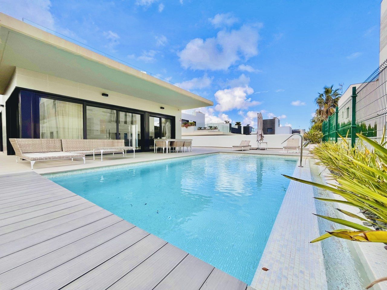 Swimming pool of House or chalet for sale in Orihuela