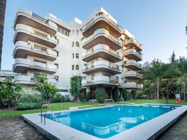 Piso con balcón en venta en Calle Las Violetas 3