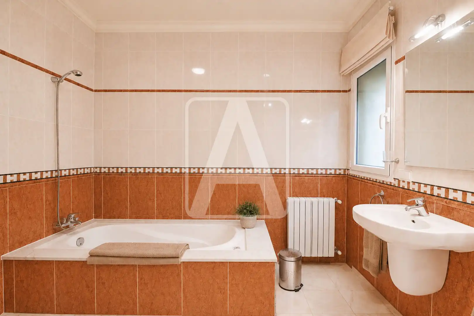 Bathroom of Houses for sale in Calpe / Calp  with Air Conditioner, Heating and Private garden