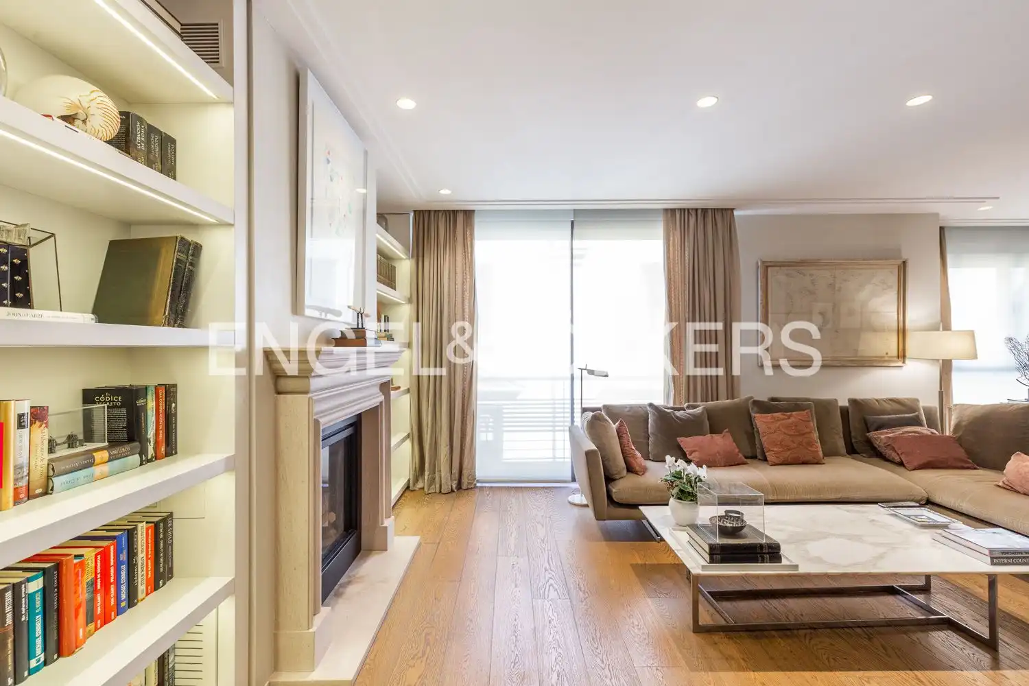 Exterior view of Flat for sale in  Valencia Capital  with Air Conditioner, Heating and Parquet flooring