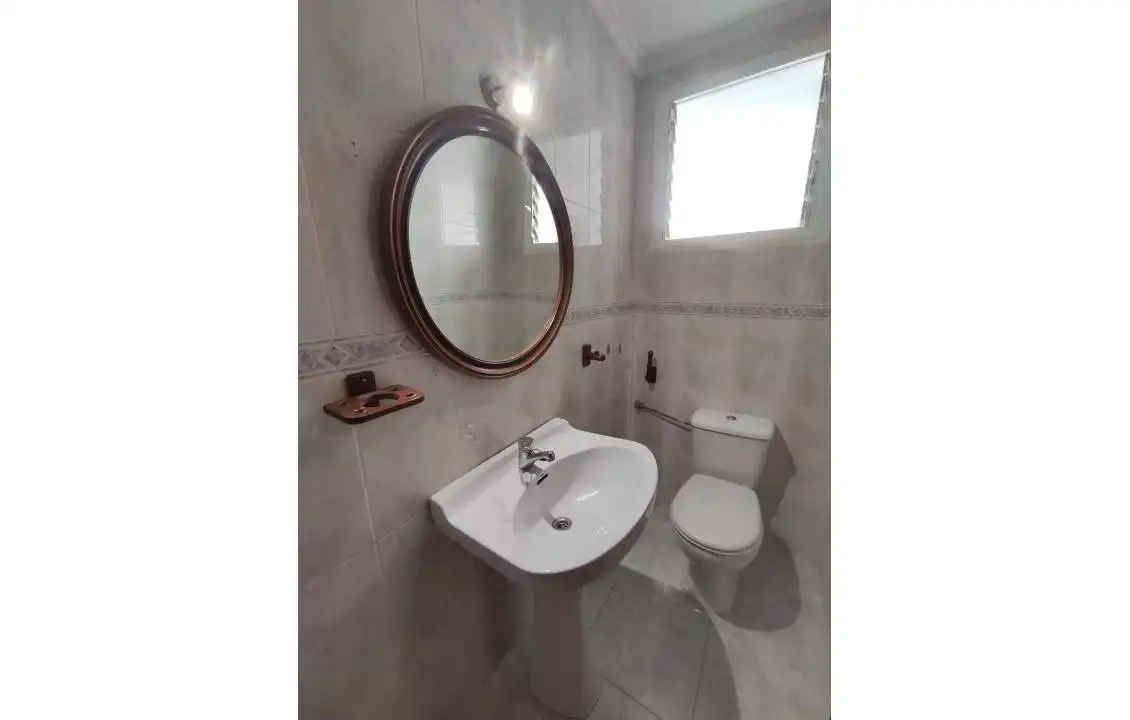 Bathroom of Flat for share in Elche / Elx