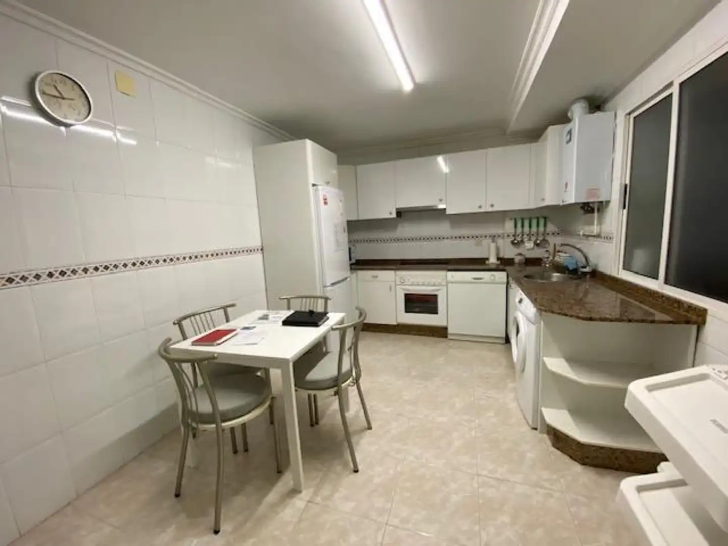 Cocina de Piso de alquiler en Oviedo  con Calefacción y Amueblado