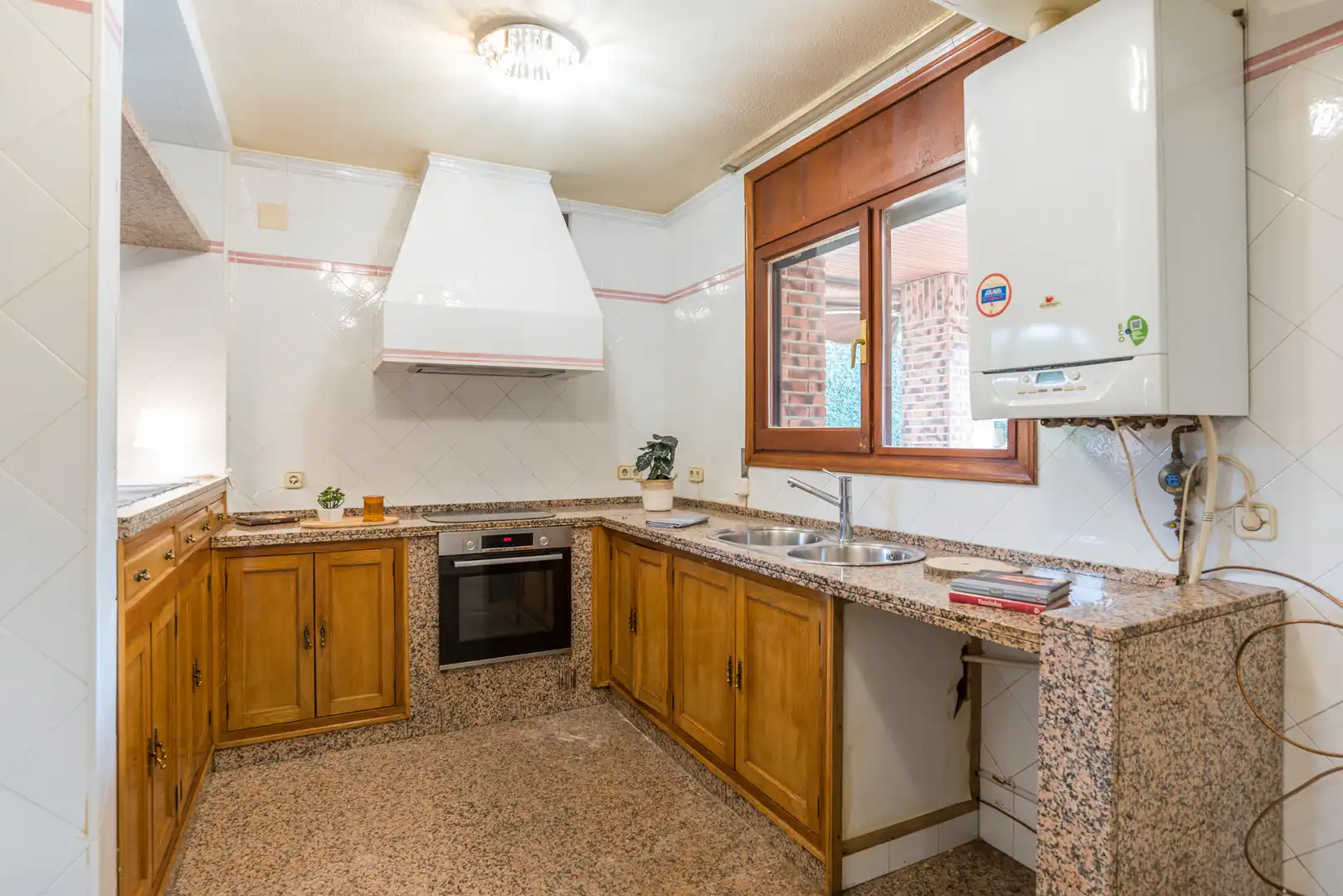 Kitchen of Houses for sale in Pozuelo de Alarcón  with Air Conditioner, Heating and Private garden