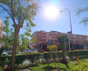 Vista exterior de Casa adosada en venda en  Sevilla Capital amb Aire condicionat, Jardí privat i Piscina comunitària