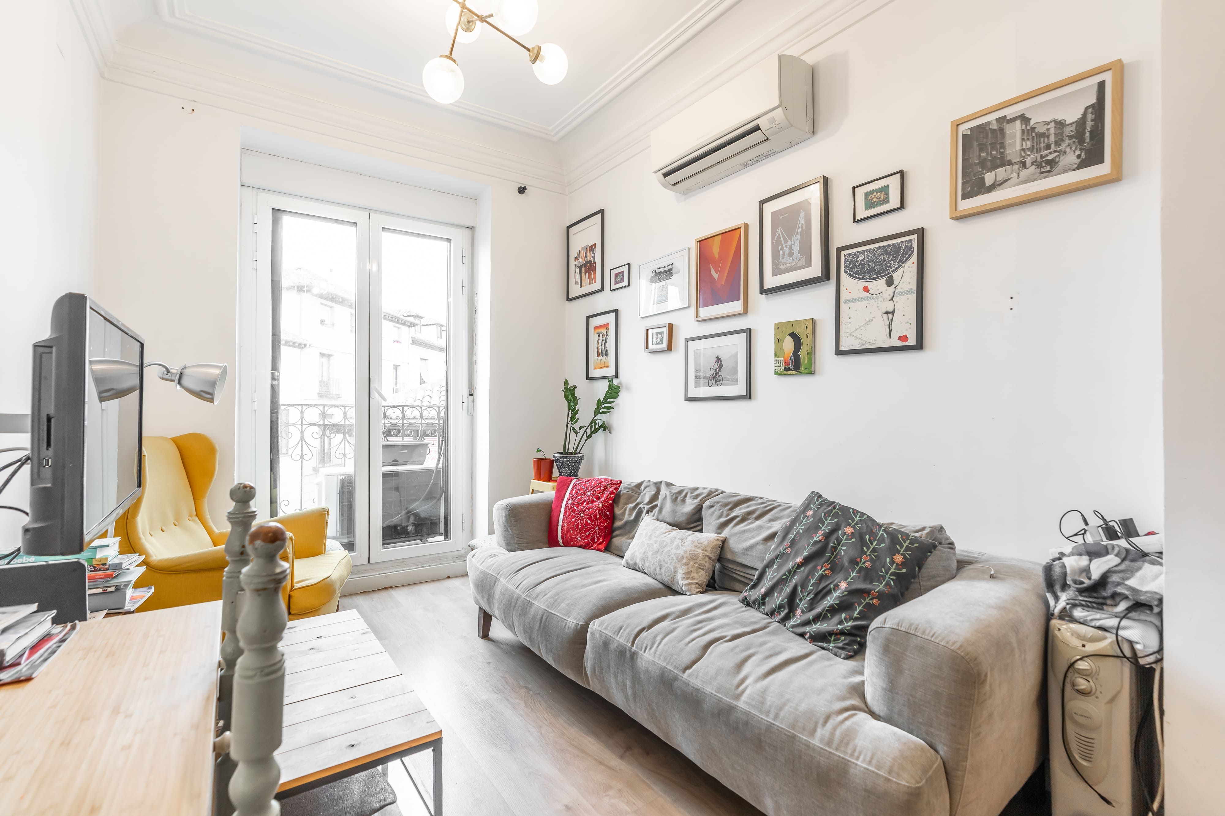 Living room of Flat for sale in  Madrid Capital  with Balcony