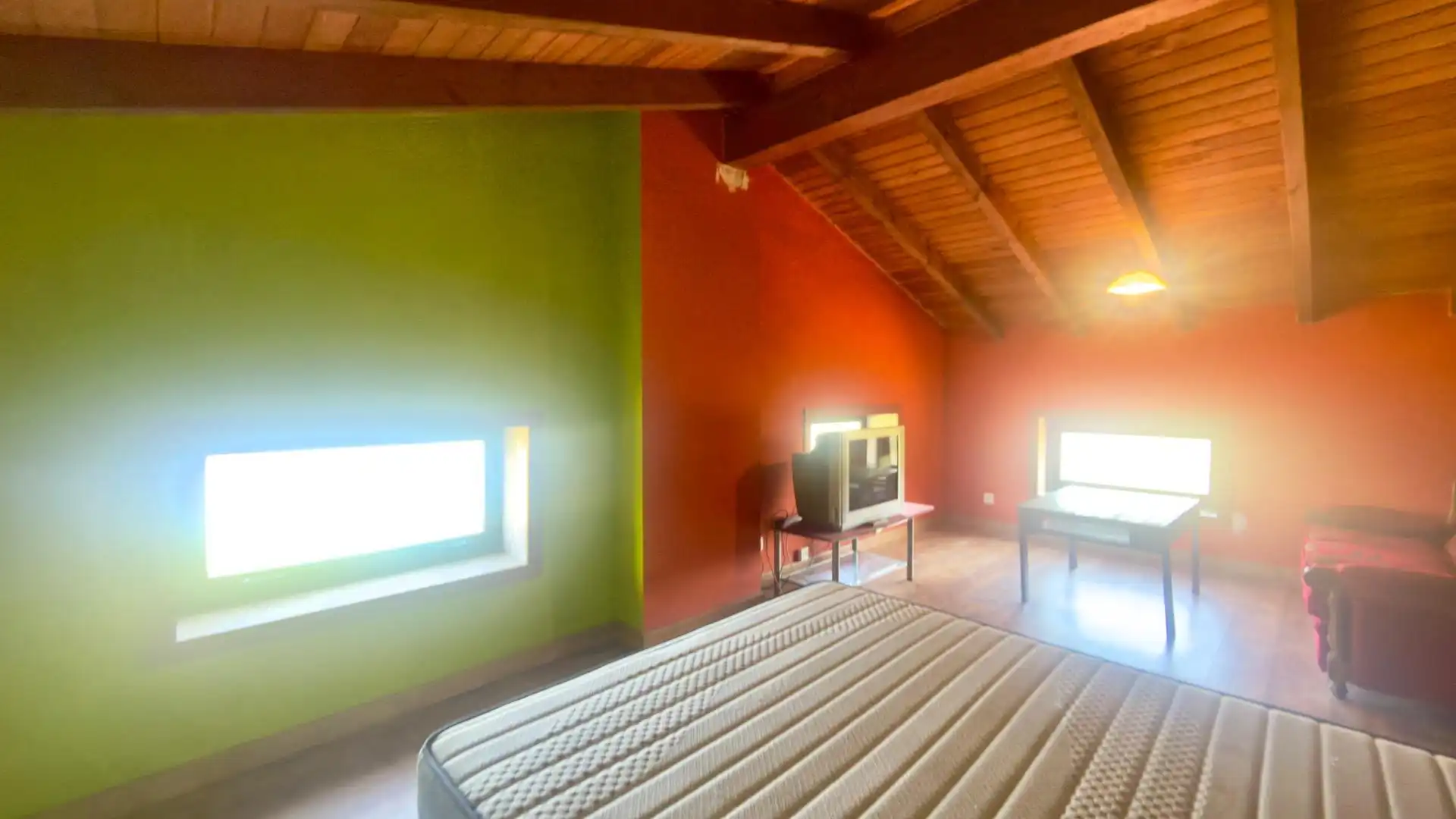 Dormitori de Finca rústica en venda en Castrelo de Miño amb Jardí privat, Terrassa i Moblat