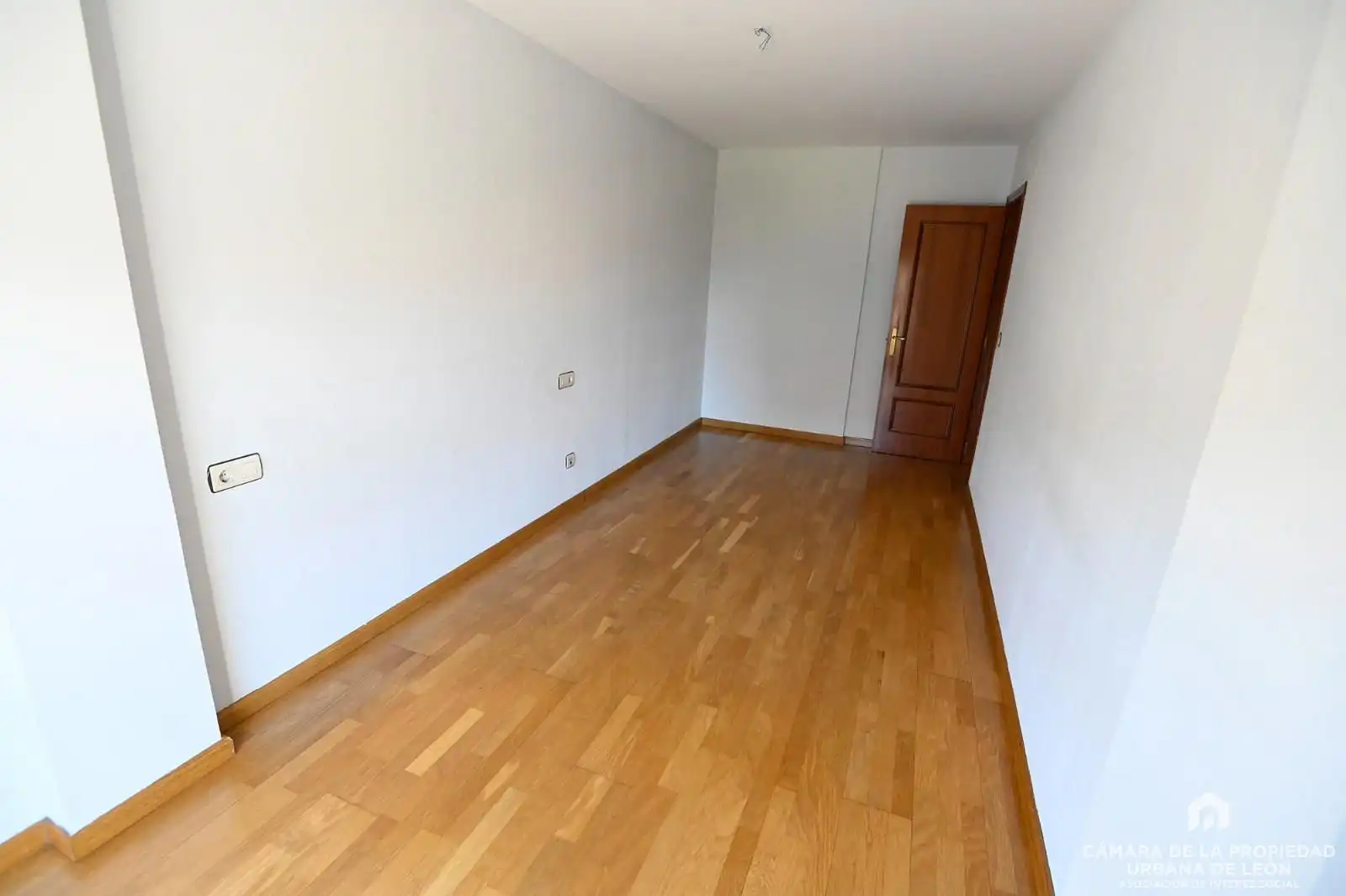 Habitación de Piso en venta en León Capital  con Calefacción, Terraza y Trastero