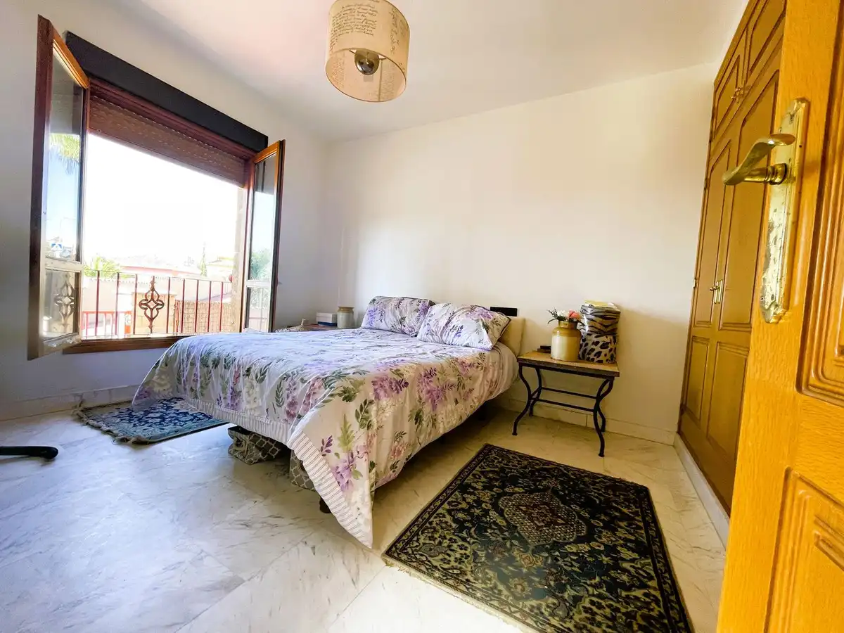 Schlafzimmer von Einfamilien-Reihenhaus zum Verkauf in Mijas mit Klimaanlage, Heizung und Privatgarten