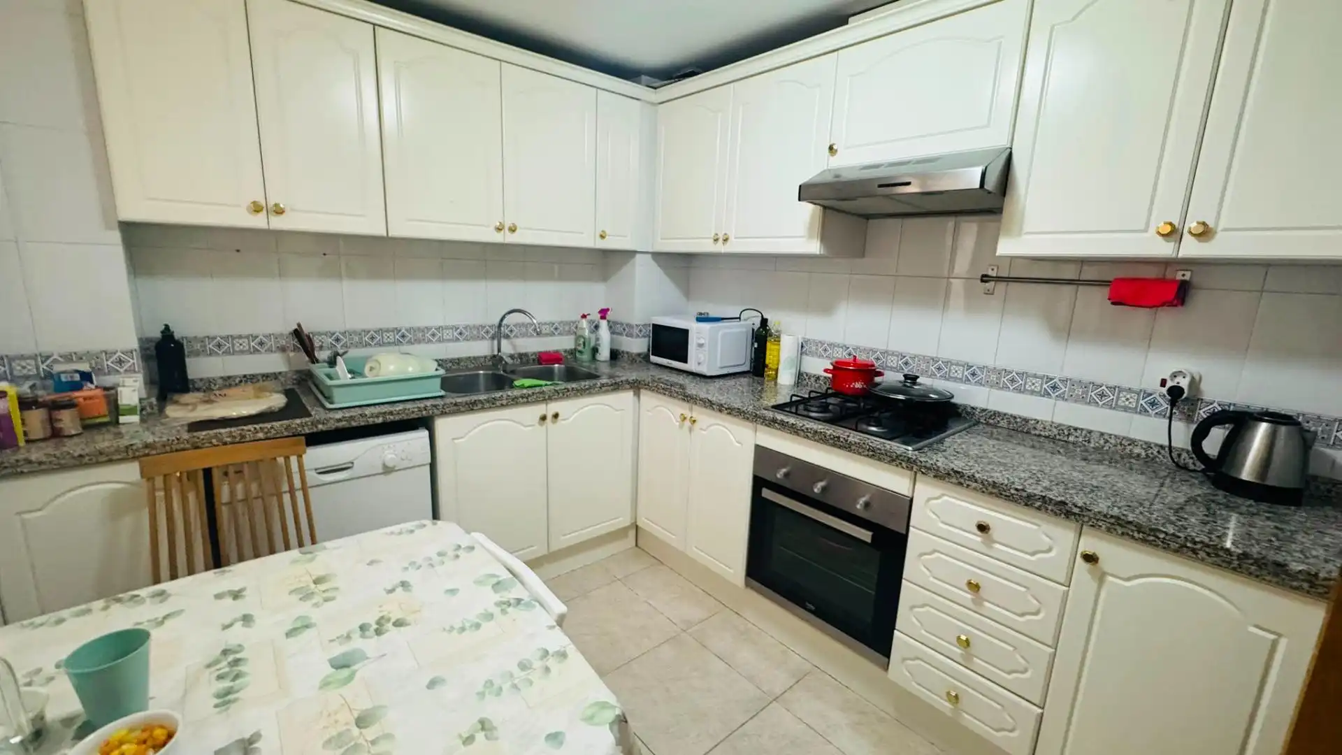 Cocina de Piso de alquiler en Valencia con Aire acondicionado, Calefacción y Jardín privado